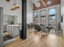 The Elevated Gallery - Historic Loft - Heart of Downtown - 98WalkScore