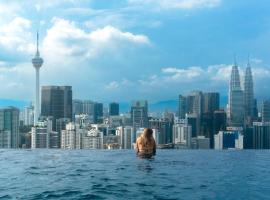 Harmony Luxury Suites At Lucentia Bukit Bintang City Center，位于吉隆坡的带停车场的酒店