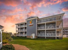 Comfort Suites Chincoteague Island Bayfront Resort，位于钦科蒂格的酒店