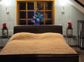 Guest house ''Stropiki'' with Sauna and hot Tub，位于陶格夫匹尔斯的带热水浴缸的酒店