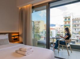 CENTRO Suites，位于卡拉马塔的带停车场的酒店