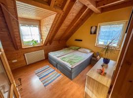 Ferienwohnung zum Kirchturmblick，位于代特尔巴赫的酒店