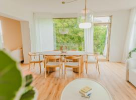 STAYLIGHT Penthouse am Französischen Garten - Frühstück - Altstadt - Parkplatz，位于策勒的酒店