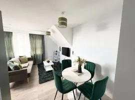 Central 2BR Home with Parking near Ferry