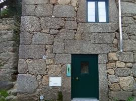 Casa de Aldeia Vale do Mondego，位于瓜尔达的酒店