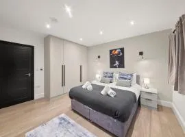 Modern 4 Bed 4 Bath Home in Reading Perfect for Business and Contractors with Free Parking