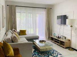 2 Bed 2 Bath Private Garden Apartment，位于佛维斯的酒店