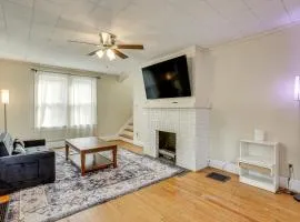 Near University Ave! Pet-Friendly 3BR with Foosball!