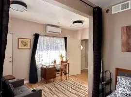 Downtown Midcentury Studio plus 3 mins to Farmers Mkt