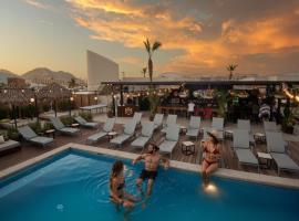 Mayan Monkey Los Cabos - Social Hotel，位于卡波圣卢卡斯的酒店