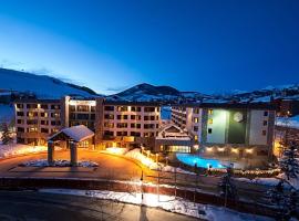 Walk to Mountain Base Studio for 4 & POOL，位于克雷斯特德比特的酒店