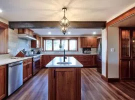 Vintage Terrace Spacious Historic Getaway Hot Tub