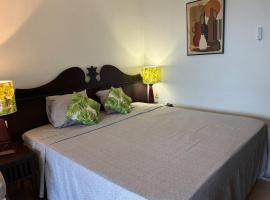 AYOUNAKA, Appartement cosy avec plage terrasse & piscine，位于Courcelles的酒店