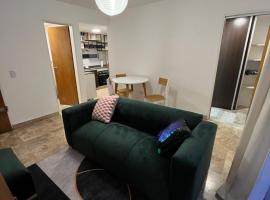 Departamento ideal encantador en morón centro，位于莫龙的酒店
