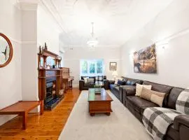Kilbirnie - Stroll to CBD, Heritage, Sleeps 10