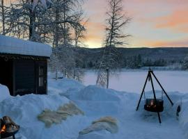 Modern Cottage With River Frontage Near Opphus，位于瑞纳的酒店