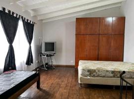 Hotel los hermano，位于布宜诺斯艾利斯的酒店