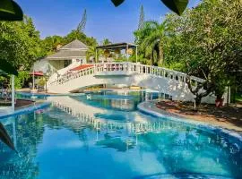 Sashas Holiday Village