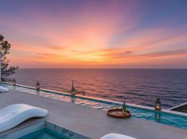 Exclusive Seafront Villa,Private Pool,Gym,BBQ，位于埃尔托罗的酒店