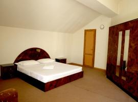 Garni Toun Hotel，位于Garni的酒店