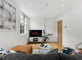 Stylish Roman Bath Duplex - The Bridgeton