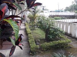 Hotel Ecologico Riverside，位于Quevedo的酒店
