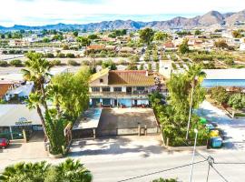 Villa Venta Ruizo Terraza Enorme con Piscina Barbacoa y Vistas Espectaculares- ideal para familias，位于洛尔卡的酒店