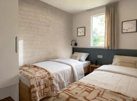 Zaton Holiday Resort Glamping Village，位于宁的酒店