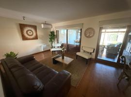 Apart Hotel Chill&aacute;n - Platinum house - Parking - Wifi - Factura，位于奇廉的宠物友好酒店