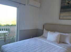 Queen Deluxe Double at Boundless Bliss Hotel，位于Raphune的酒店