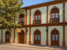 Hotel Halley, Encanto Colonial en el Centro de Vicuña，位于维库尼亚的酒店