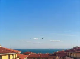 neues Luxus-Apartment mit Meerblick und Balkon