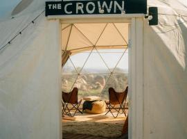 A Cozy Fireside Glamping Escape with Ridge Views，位于福尔布鲁克的酒店