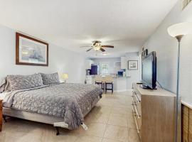 Blissful Beach Retreat D，位于Punta Gorda Beach的酒店