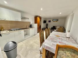 Grand logement en souplex entier，位于卡斯特尔的酒店