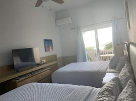 Queen Deluxe Double at Boundless Bliss Hotel，位于Raphune的酒店