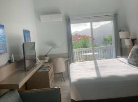 Queen Deluxe Double at Boundless Bliss Hotel，位于Raphune的酒店