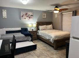 Just Like Being at Home- Newly Renovated Unit，位于North Troy的酒店