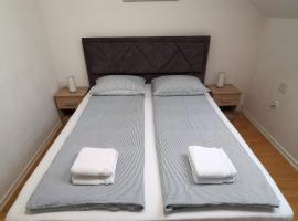 Apartman Batuda,moderno opremljen apartman u centru Đurđevca, u cijeni WELLNESS, sauna, bazen u obližnjem hotelu, mini zoo, 5G internet, R1 račun，位于Ðurđevac的酒店