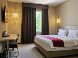 Sunflower Hotel Syariah near Juanda Airport，位于Dares的酒店