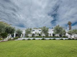 Karoo Retreat- Self Catering Villas and Guest House，位于奥茨胡恩的酒店