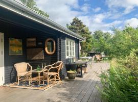 Cozy Summer House In Rørvig With Historical Charm，位于勒维的酒店