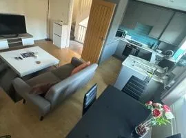 London ,Budget Double room -Quite and Close to amnesties-walking distance to Elizabeth line