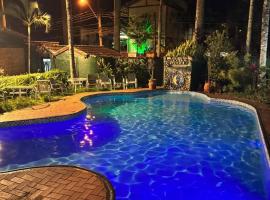 Lua Chalés 14 chalés equipados com churrasqueira individua , piscina e hidro incluindo café da manhã servido no quarto , roupa de cama, toalhas de banho e de praia a apenas 600 metros da praia de Maresias，位于马利西亚斯的酒店