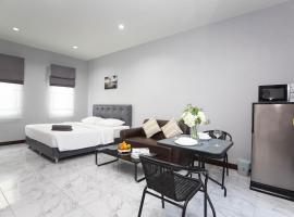Siam Condo Apartment, 600 metters to Bang Tao beach，位于苏林海滩的酒店