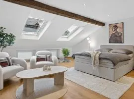 3 Queen Beds Waterfall Garage Terrace Center