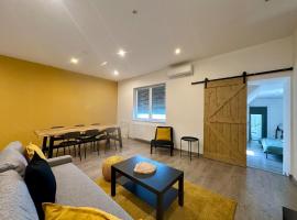 Gödöllő GREEN Forest - 3 Bedrooms & Free Parking，位于格德勒的酒店