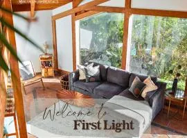 First Light - Waterfront, Hot tub, Sauna, EV
