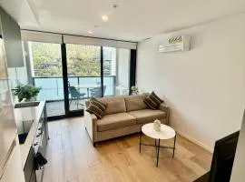 Central CBD - parking - sleeps 4