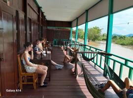 Sompong sunset view guest house，位于东德岛的青旅